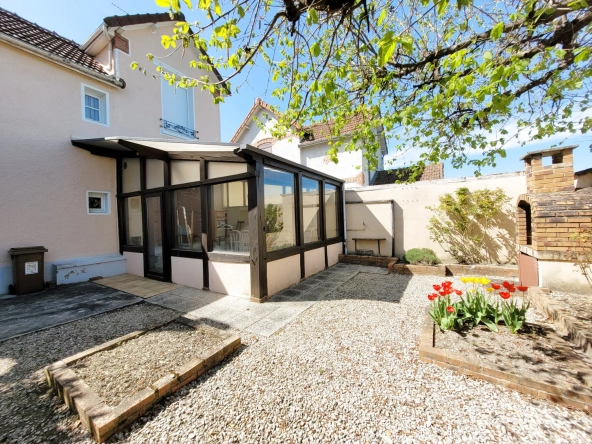 Maison de Ville à Sainte-Savine avec Jardin, Cave et Dépendance