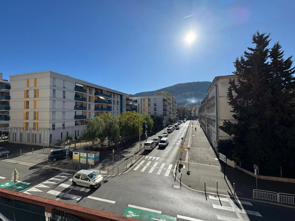 Appartement 3 pièces à Nice - Quartier des Heures Claires, Opportunité d'Investissement Loué