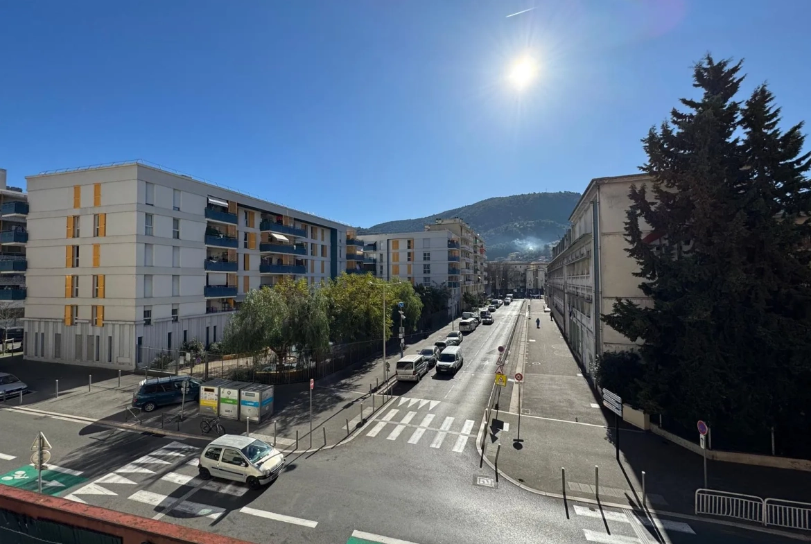 Appartement 3 pièces à Nice - Quartier des Heures Claires, Opportunité d'Investissement Loué 