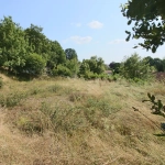 Terrain constructible de 650 m² à Puy l'Évêque dans un environnement calme