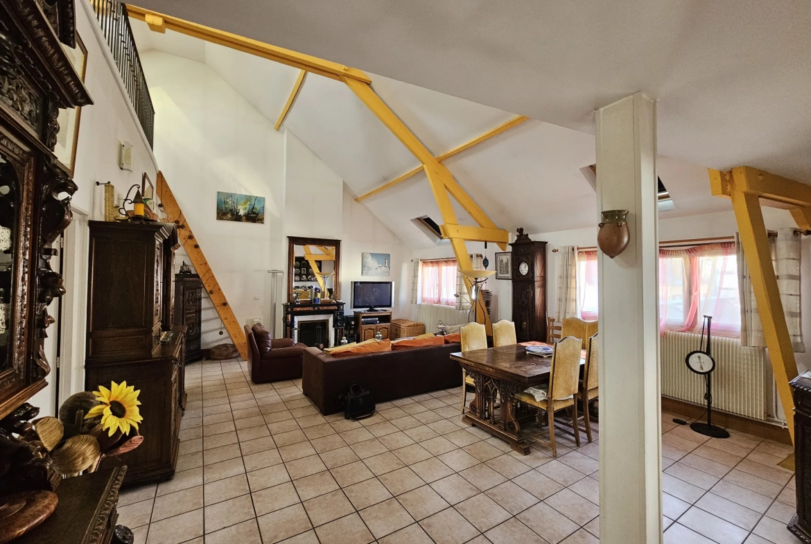 À vendre : Duplex de 143,70 m² avec vue sur la cathédrale à Bourges - Quartier Saint Bonnet 