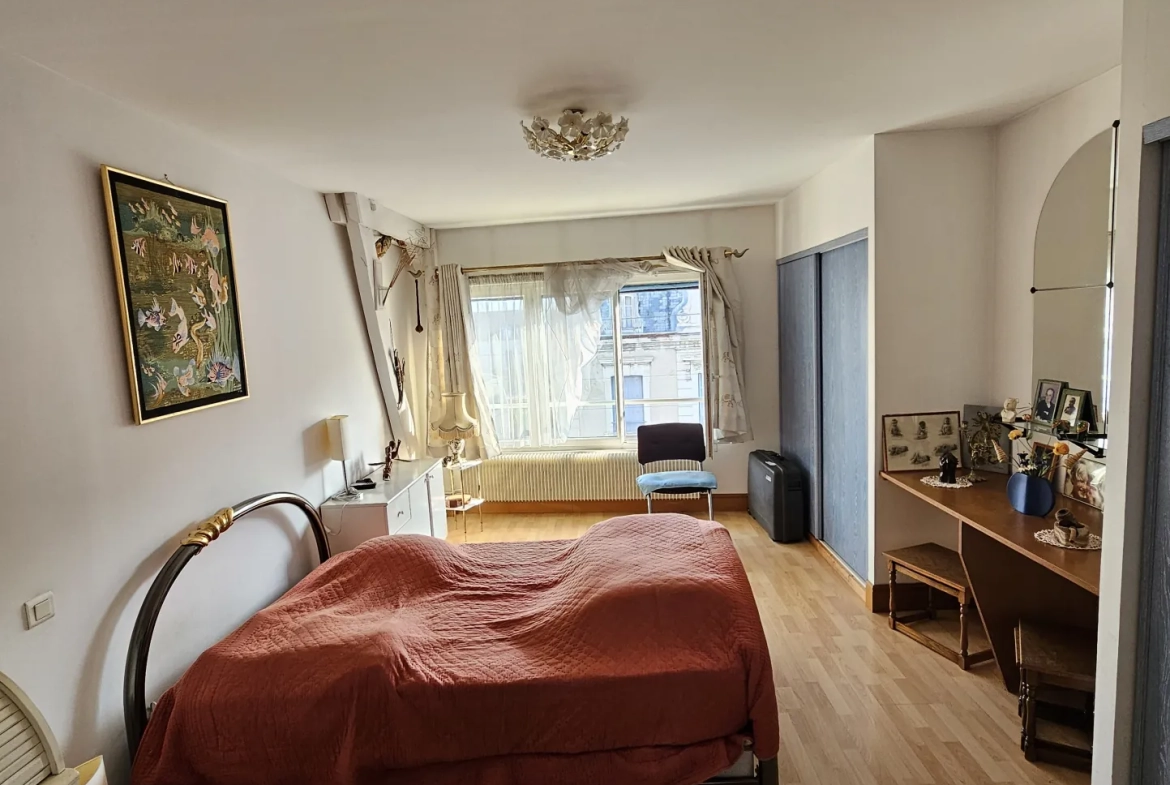 À vendre : Duplex de 143,70 m² avec vue sur la cathédrale à Bourges - Quartier Saint Bonnet 