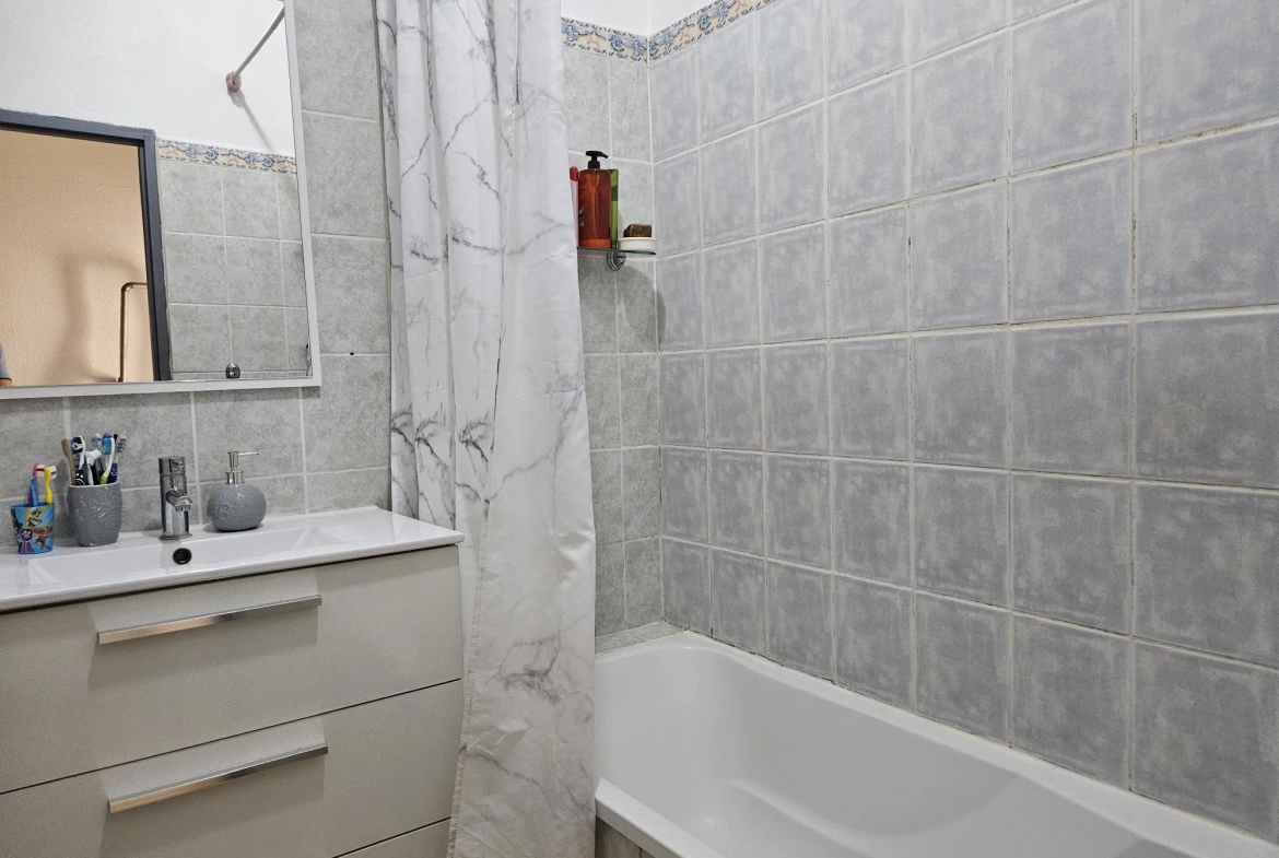Maison individuelle de 180 m² à Orange, proche centre-ville, avec jardin et garage 