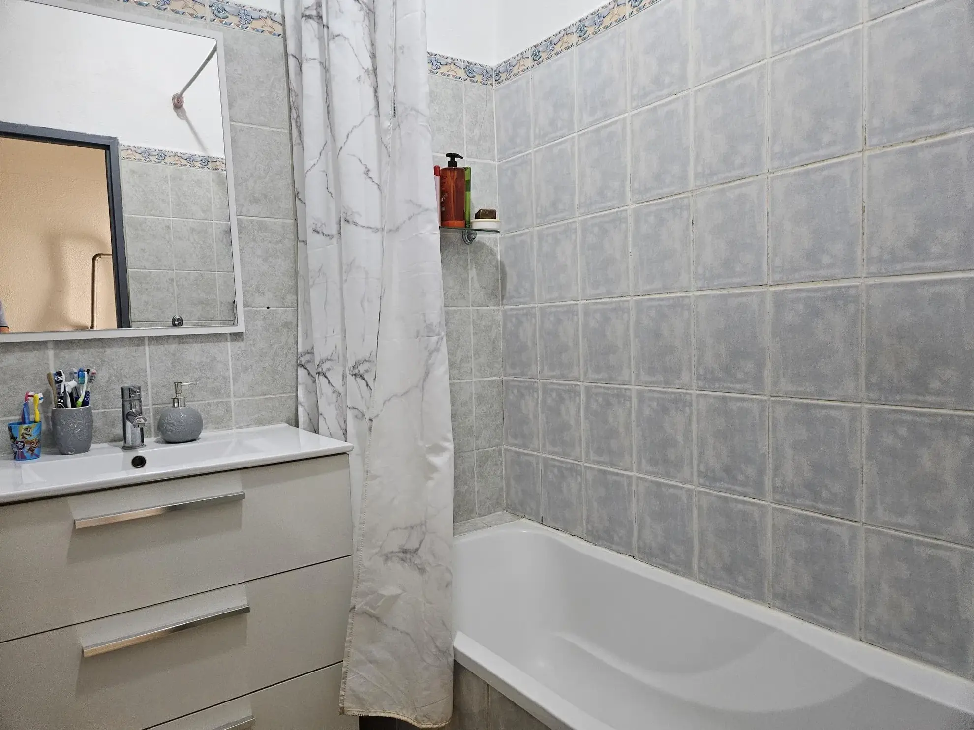 Maison individuelle de 180 m² à Orange, proche centre-ville, avec jardin et garage 
