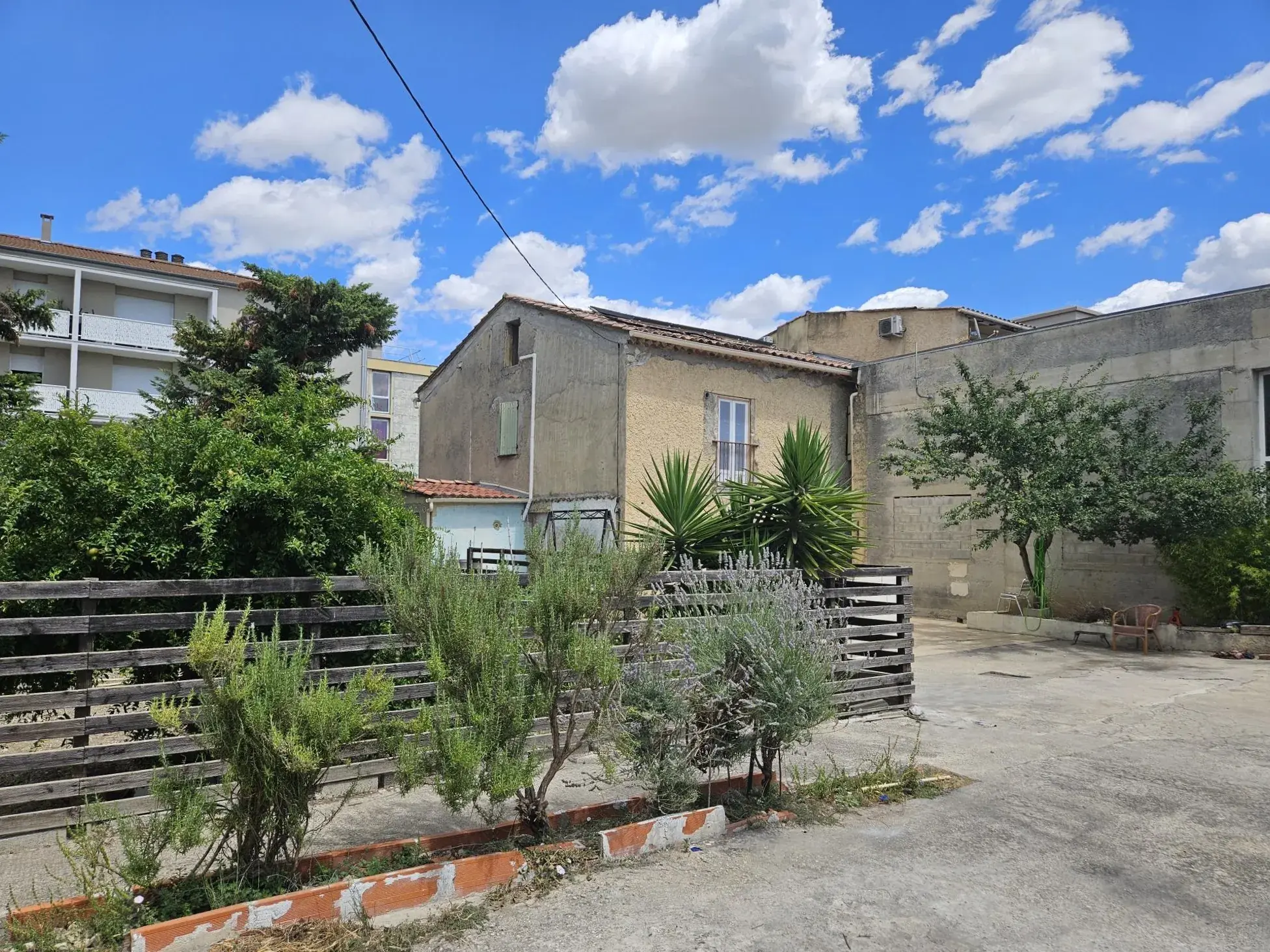 Maison individuelle de 180 m² à Orange, proche centre-ville, avec jardin et garage 