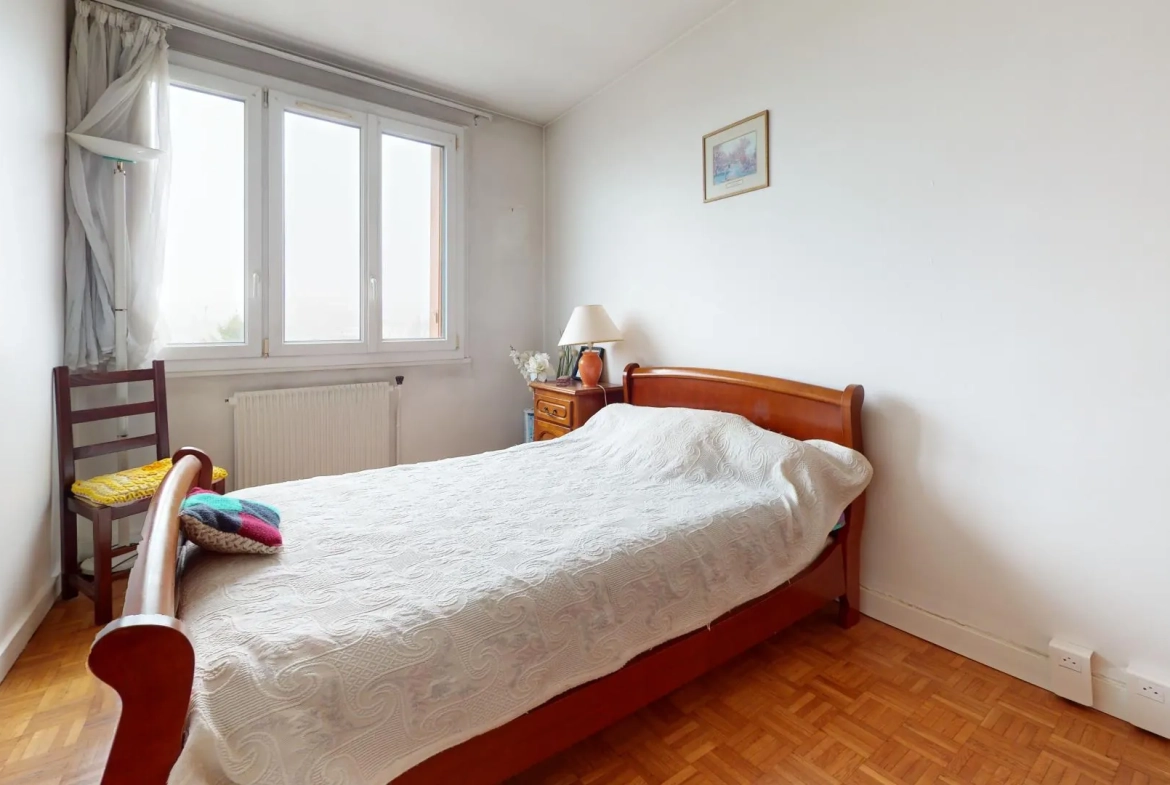 Appartement F2 à 100 m du RER B de Drancy avec cave et ascenseur 