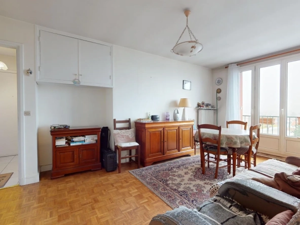 Appartement F2 à 100 m du RER B de Drancy avec cave et ascenseur