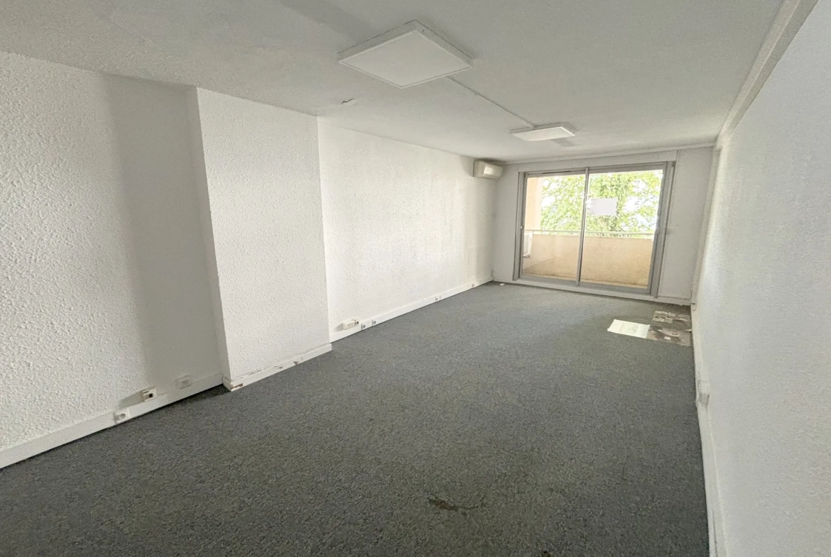 Appartement T1 à rénover de 35 m² avec balcon à Montpellier Antigone 