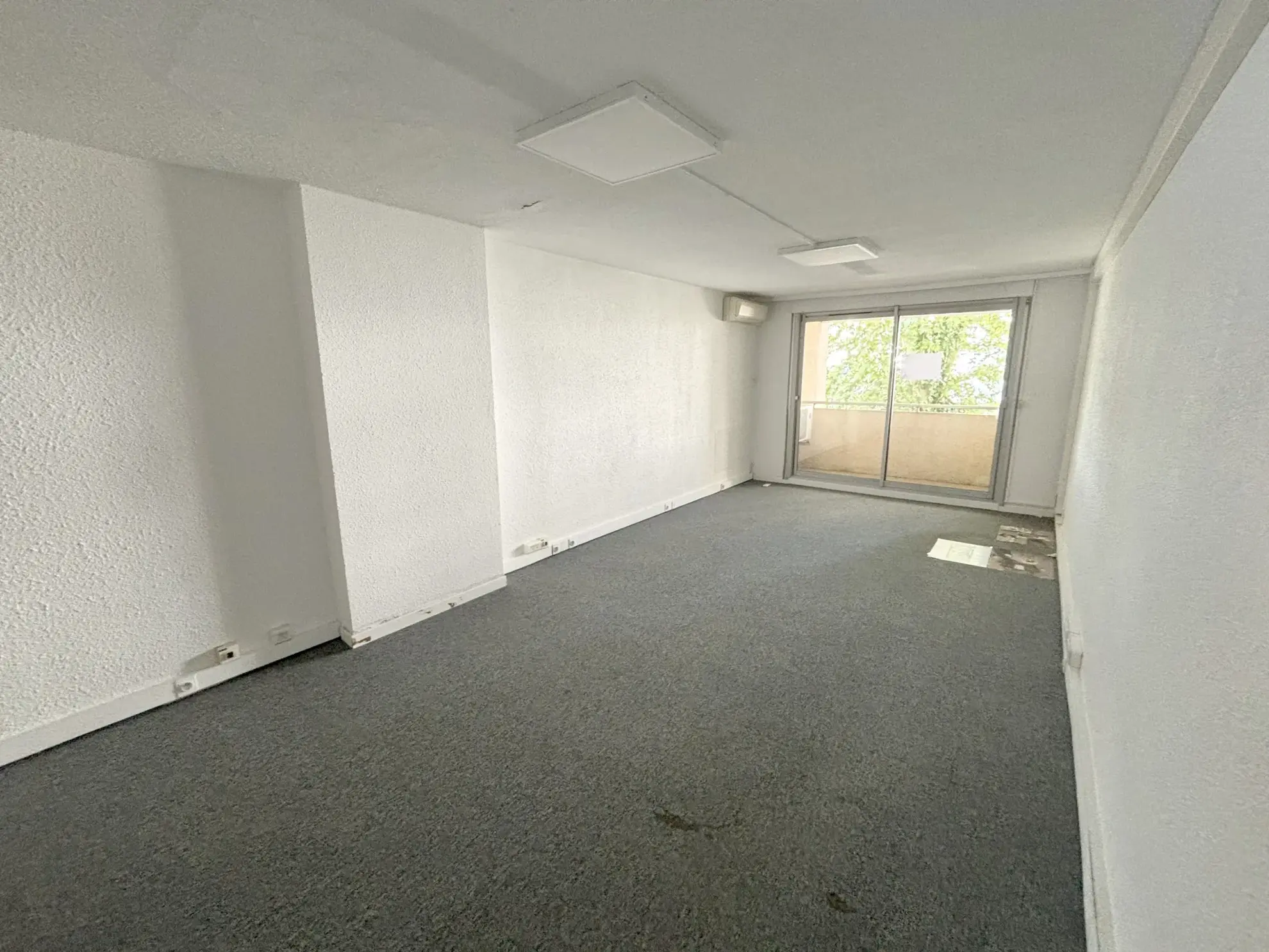 Appartement T1 à rénover de 35 m² avec balcon à Montpellier Antigone 
