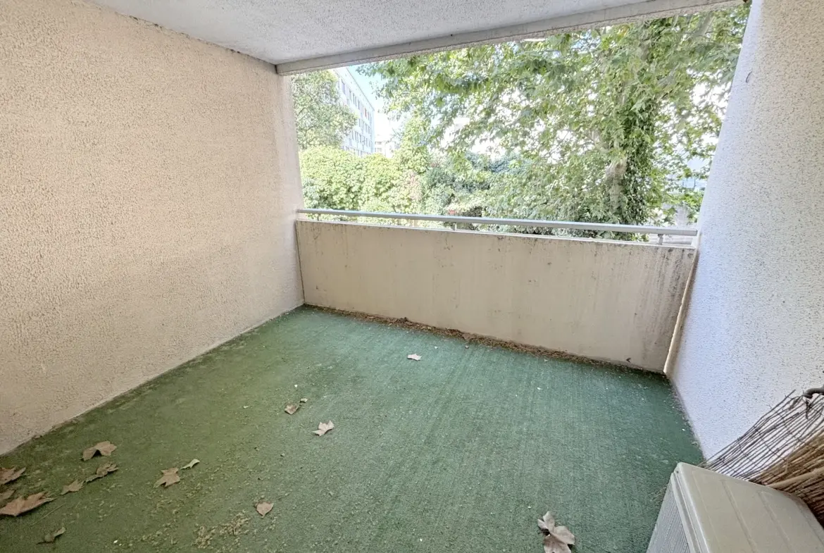 Appartement T1 à rénover de 35 m² avec balcon à Montpellier Antigone 