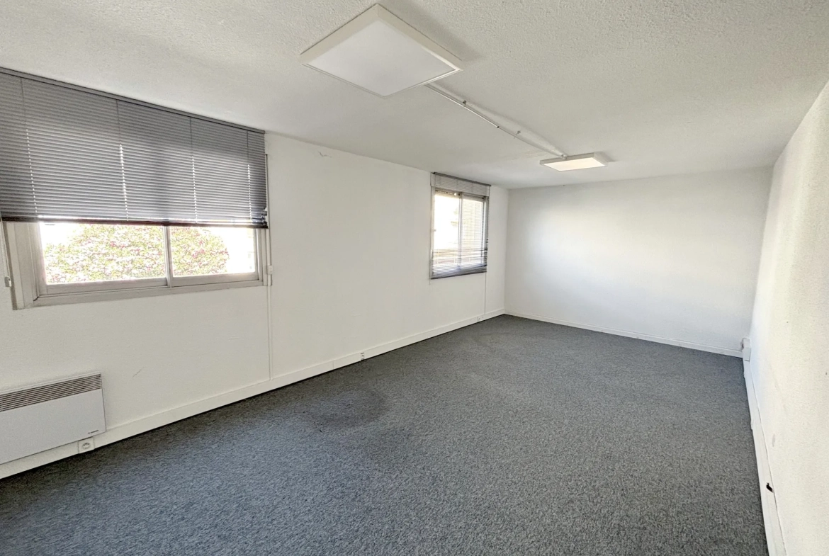 Appartement T1 à rénover de 35 m² avec balcon à Montpellier Antigone 