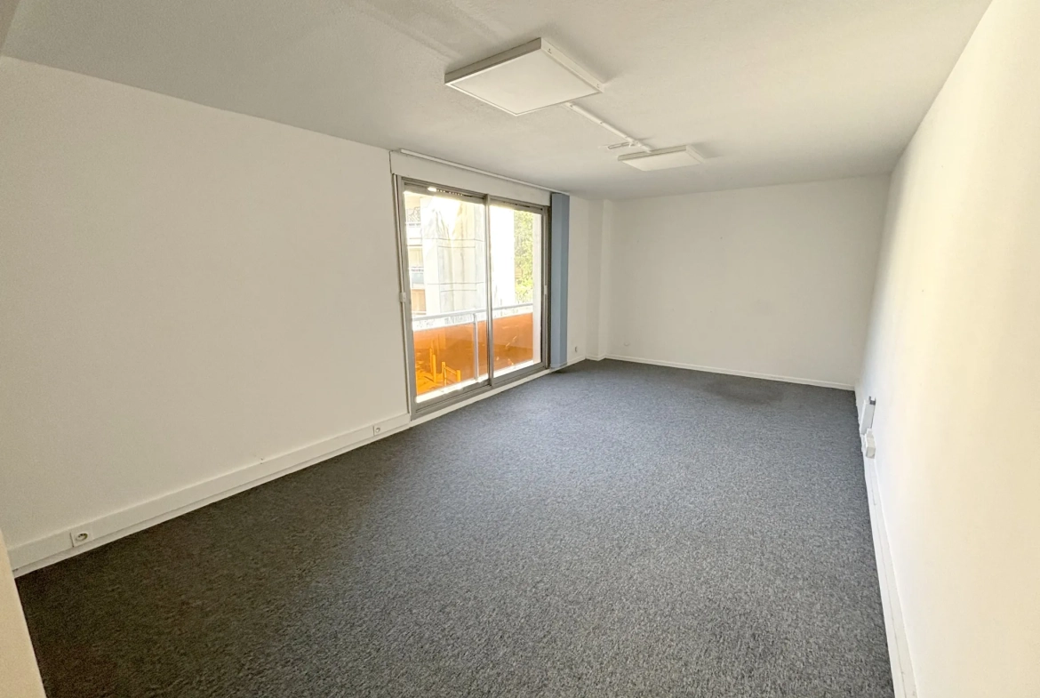 Appartement T1 à rénover de 35 m² avec balcon à Montpellier Antigone 