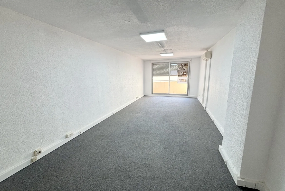 Appartement T1 à rénover de 35 m² avec balcon à Montpellier Antigone 