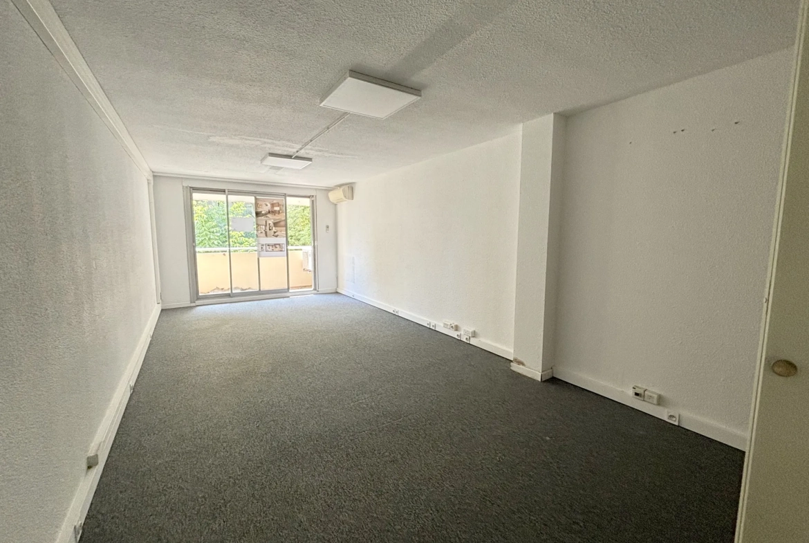 Appartement T1 à rénover de 35 m² avec balcon à Montpellier Antigone 