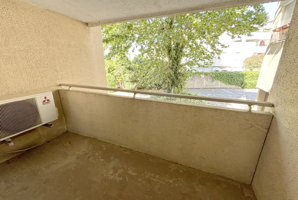Appartement T1 à rénover de 35 m² avec balcon à Montpellier Antigone 