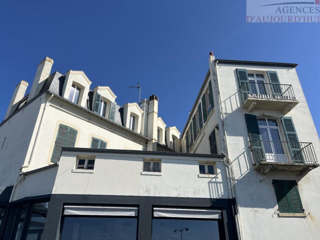 Studio de 25 m² à Villers-sur-Mer avec vue mer, chambre sous combles, vendu meublé à deux pas de la plage