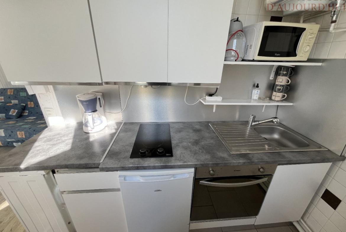 Studio de 25 m² à Villers-sur-Mer avec vue mer, chambre sous combles, vendu meublé à deux pas de la plage