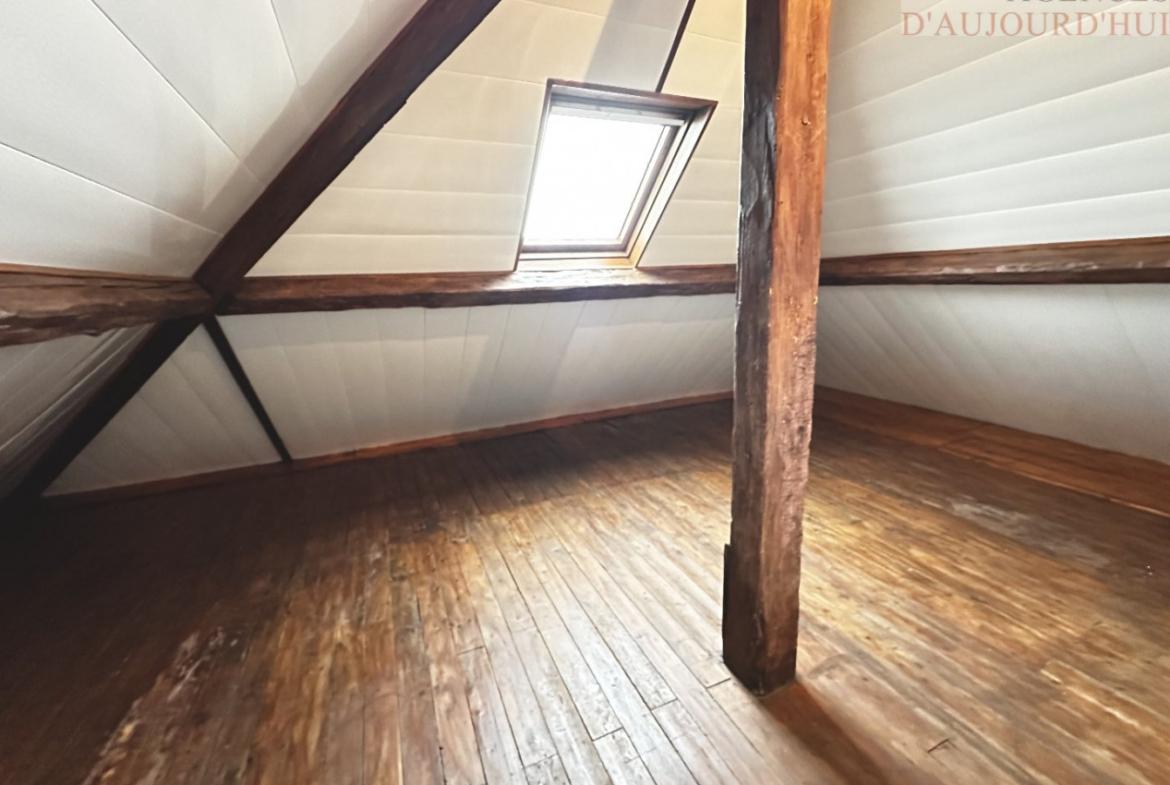 Studio de 25 m² à Villers-sur-Mer avec vue mer, chambre sous combles, vendu meublé à deux pas de la plage