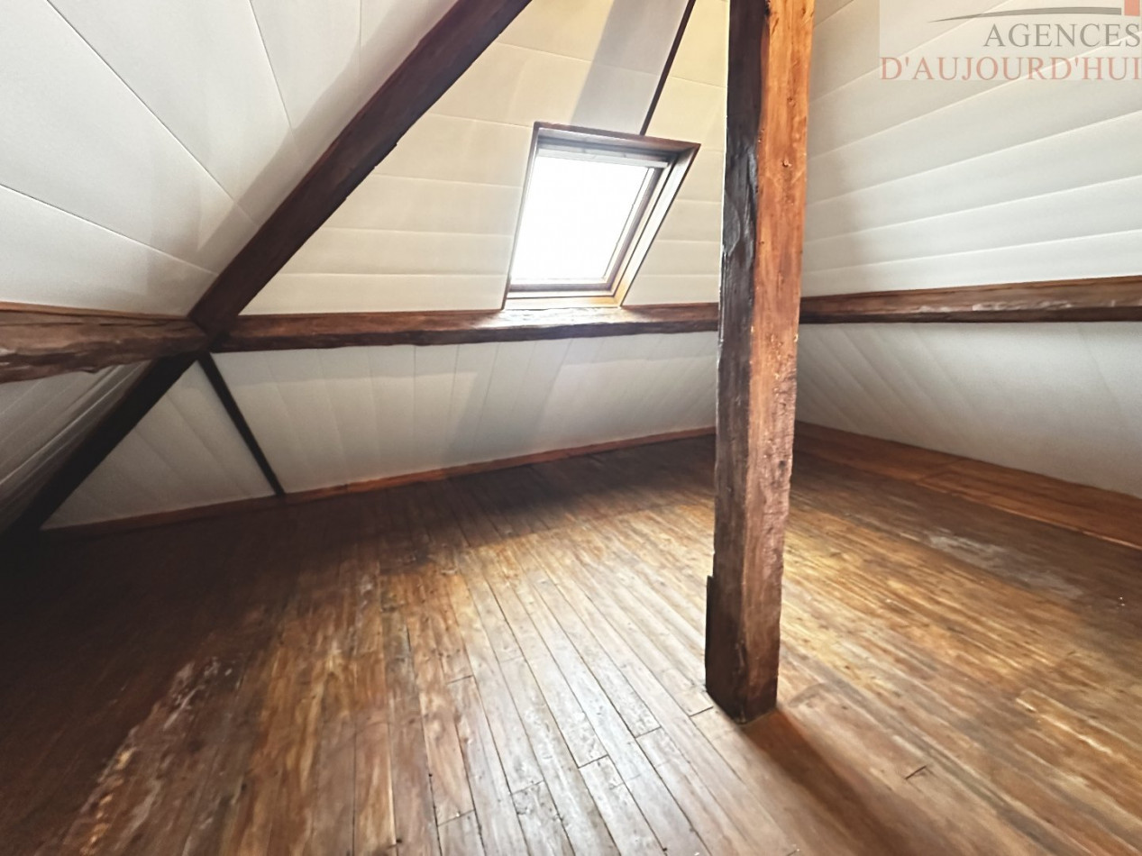Studio de 25 m² à Villers-sur-Mer avec vue mer, chambre sous combles, vendu meublé à deux pas de la plage