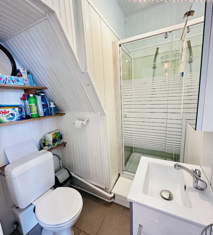 Studio de 25 m² à Villers-sur-Mer avec vue mer, chambre sous combles, vendu meublé à deux pas de la plage