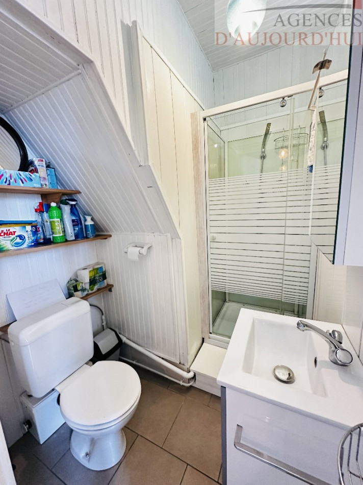 Studio de 25 m² à Villers-sur-Mer avec vue mer, chambre sous combles, vendu meublé à deux pas de la plage