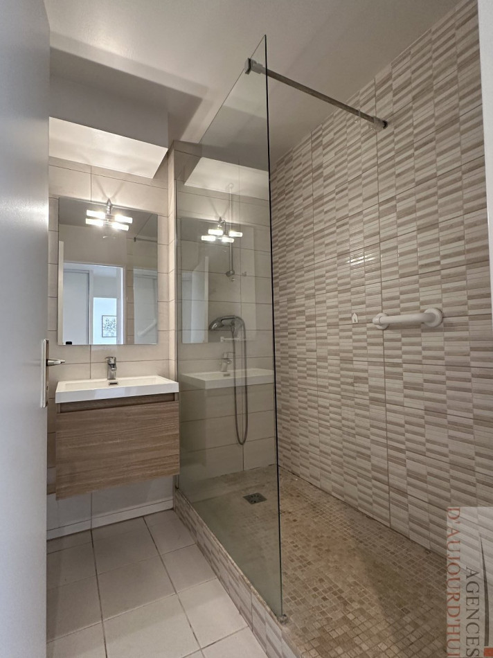 Appartement 2 pièces de 49 m² à Blonville-sur-Mer, avec cave, dans une résidence récente avec ascenseur, à proximité de la plage.