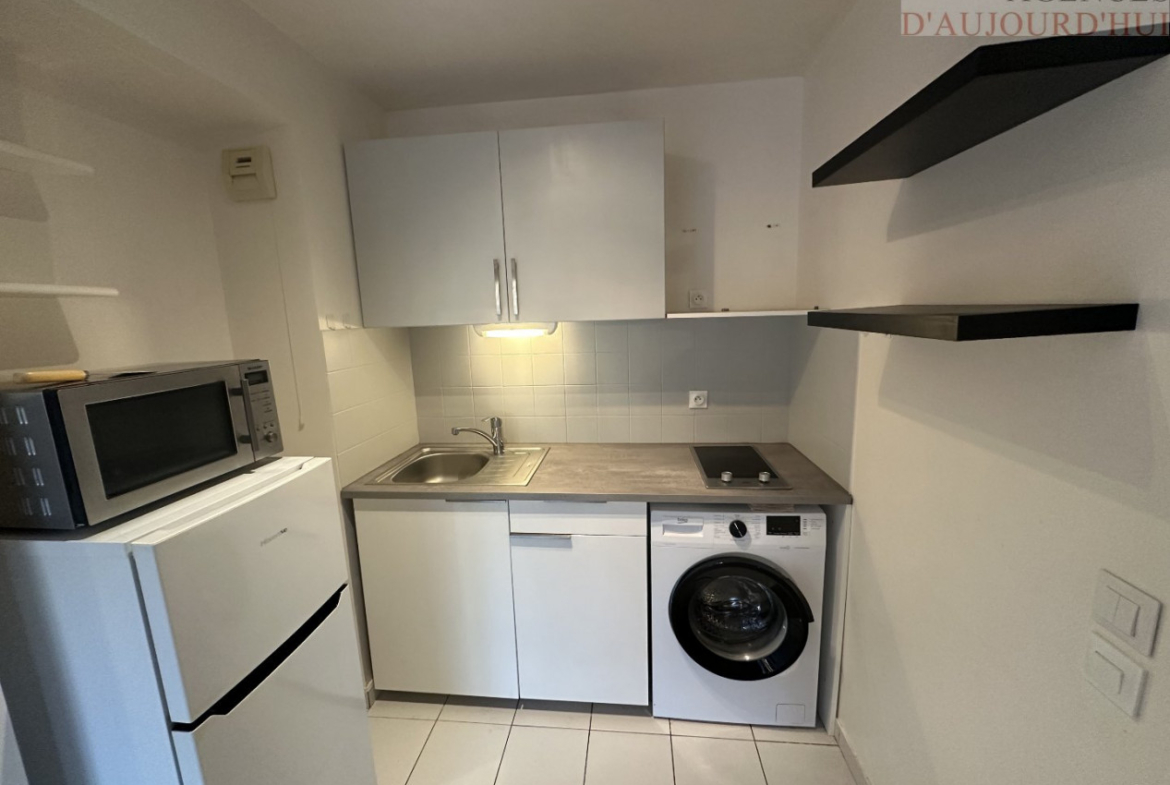 Appartement 2 pièces de 49 m² à Blonville-sur-Mer, avec cave, dans une résidence récente avec ascenseur, à proximité de la plage.