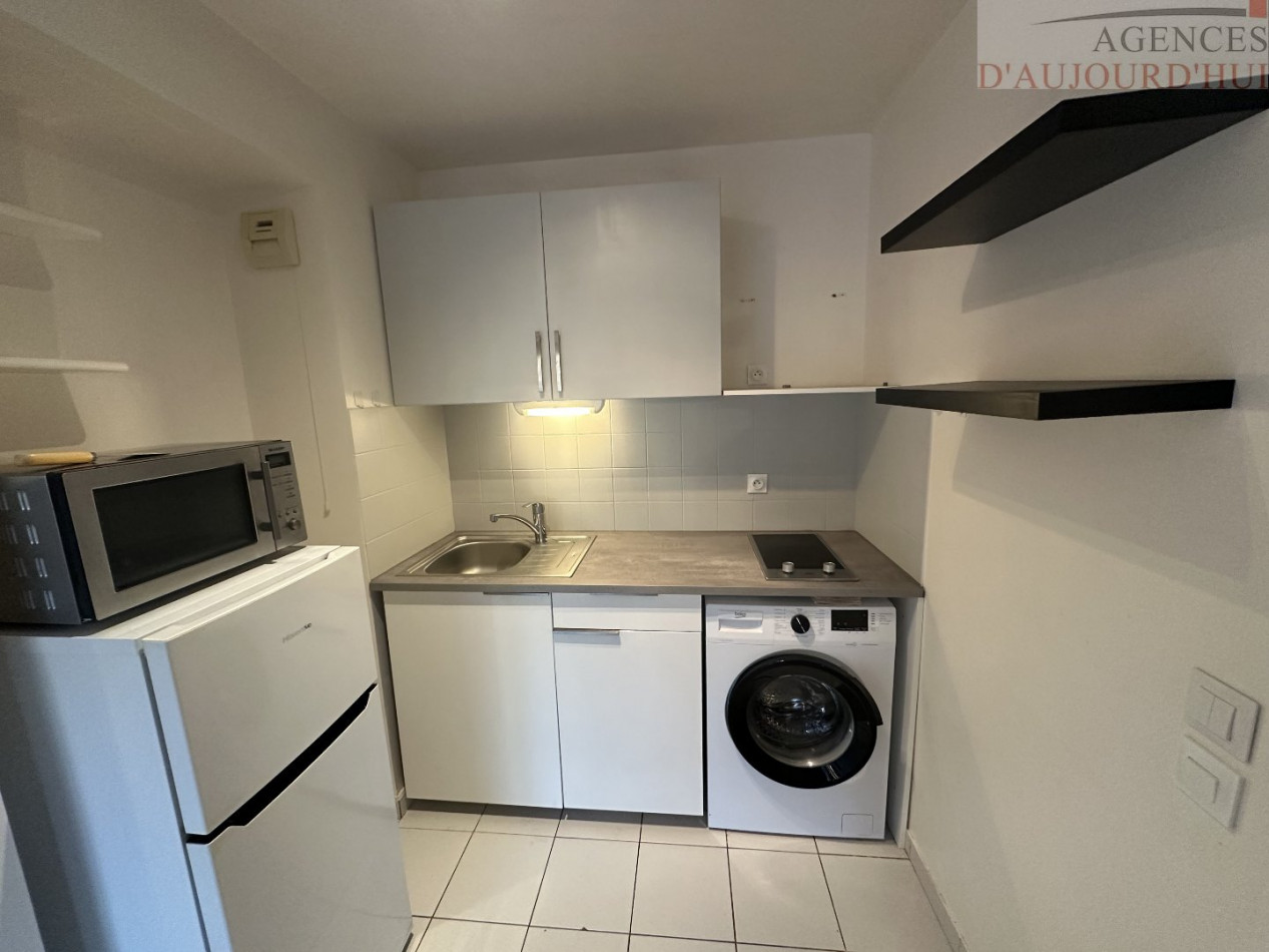 Appartement 2 pièces de 49 m² à Blonville-sur-Mer, avec cave, dans une résidence récente avec ascenseur, à proximité de la plage.
