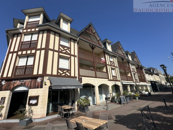 Appartement 2 pièces de 49 m² à Blonville-sur-Mer, avec cave, dans une résidence récente avec ascenseur, à proximité de la plage.