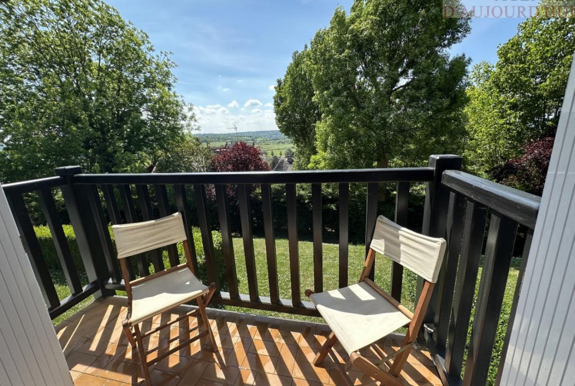 Appartement 2 pièces de 30 m² à Blonville-sur-Mer avec balcon, cave, parking, vue mer et environnement verdoyant.