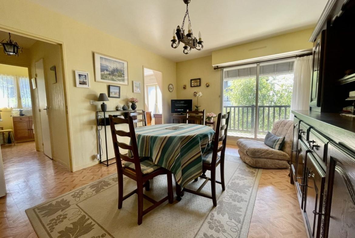 Appartement 3 pièces de 44 m² à Blonville-sur-Mer, avec balcon, situé au 3e étage avec ascenseur, vue dégagée.