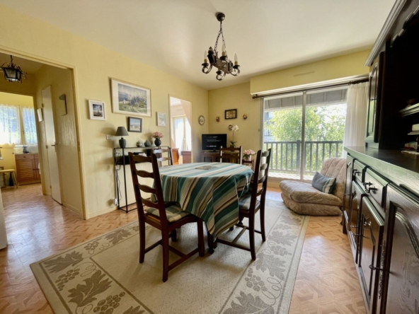 Appartement 3 pièces de 44 m² à Blonville-sur-Mer, avec balcon, situé au 3e étage avec ascenseur, vue dégagée.