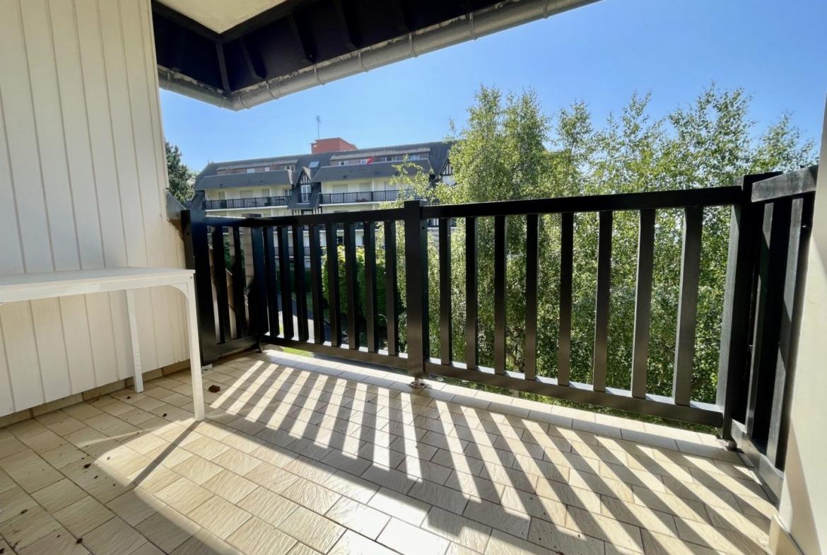 Appartement 3 pièces de 44 m² à Blonville-sur-Mer, avec balcon, situé au 3e étage avec ascenseur, vue dégagée.