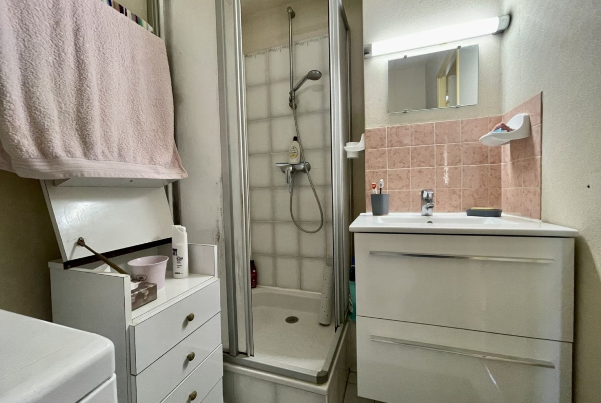 Appartement 3 pièces de 44 m² à Blonville-sur-Mer, avec balcon, situé au 3e étage avec ascenseur, vue dégagée.