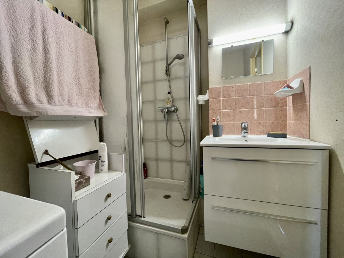 Appartement 3 pièces de 44 m² à Blonville-sur-Mer, avec balcon, situé au 3e étage avec ascenseur, vue dégagée.
