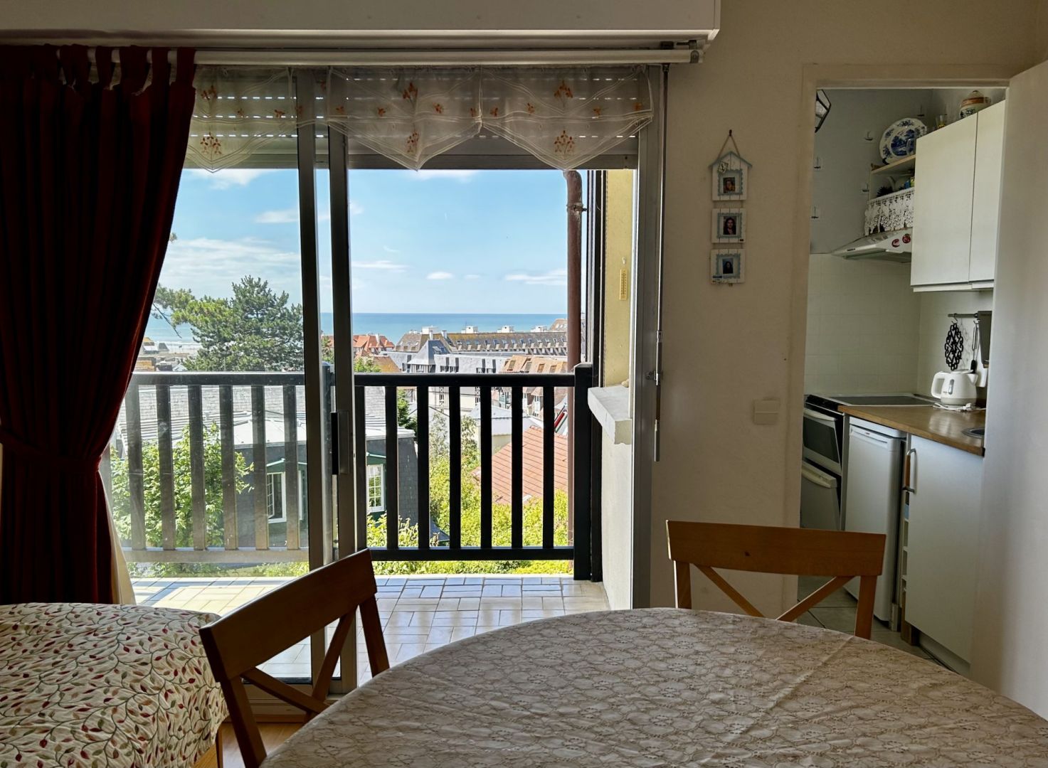 Appartement 2 pièces de 29 m² à Blonville-sur-Mer, avec balcon, proche plage et vue dégagée.