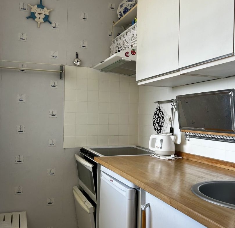 Appartement 2 pièces de 29 m² à Blonville-sur-Mer, avec balcon, proche plage et vue dégagée.