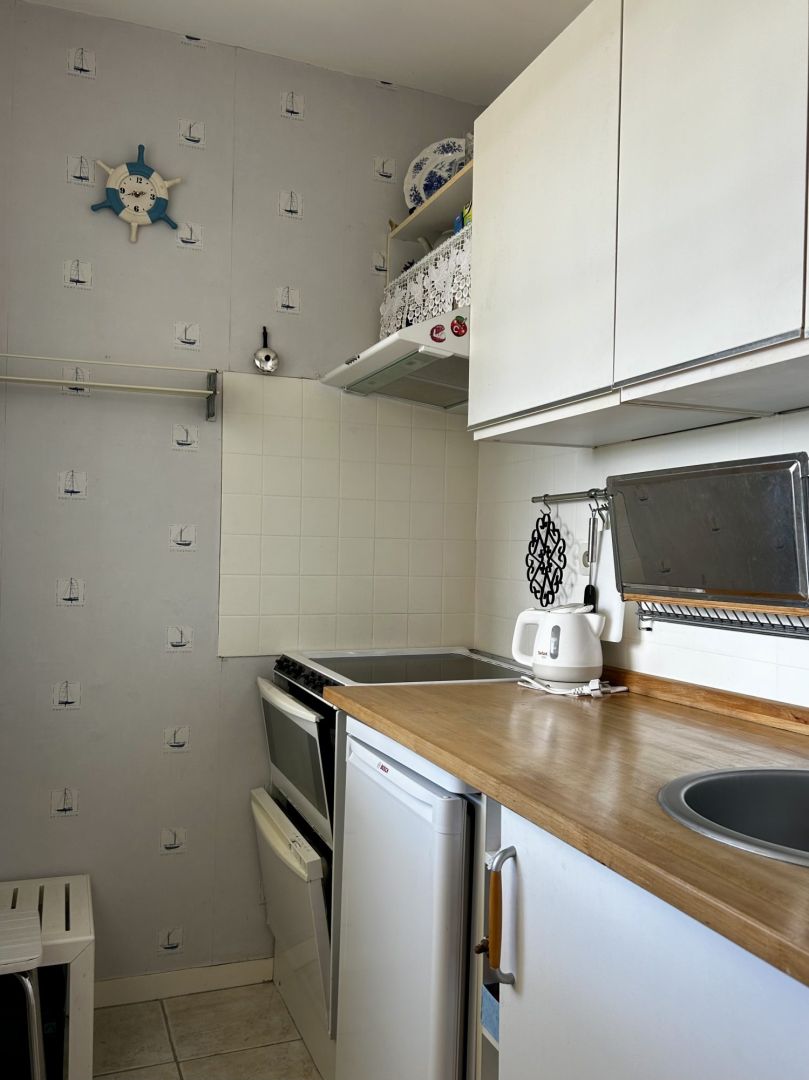 Appartement 2 pièces de 29 m² à Blonville-sur-Mer, avec balcon, proche plage et vue dégagée.