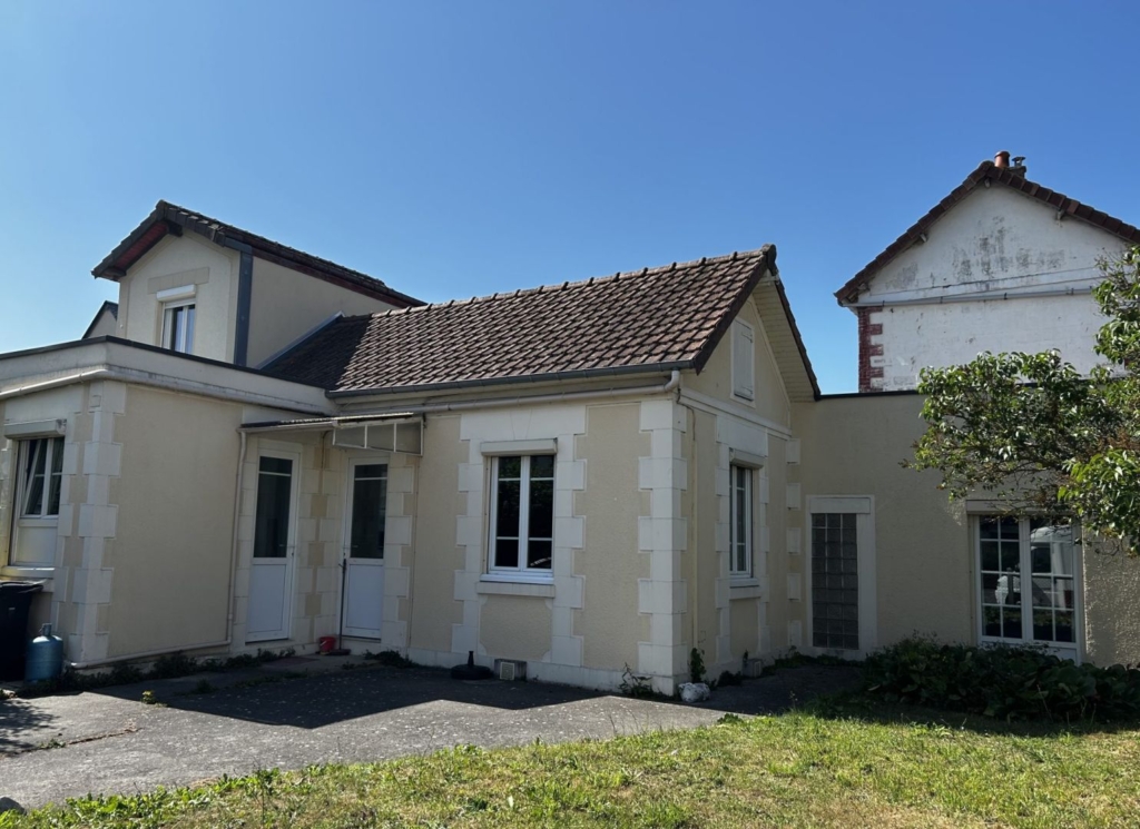 Maison 2 pièces de 43 m² à Deauville, plain-pied avec jardin et terrasse en bois exposée sud, proche centre-ville.