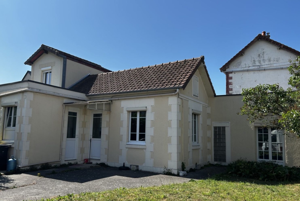 Maison 2 pièces de 43 m² à Deauville, plain-pied avec jardin et terrasse en bois exposée sud, proche centre-ville.