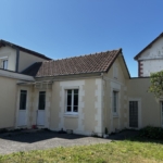 Maison 2 pièces de 43 m² à Deauville, plain-pied avec jardin et terrasse en bois exposée sud, proche centre-ville.