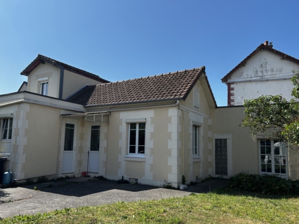 Maison 2 pièces de 43 m² à Deauville, plain-pied avec jardin et terrasse en bois exposée sud, proche centre-ville.
