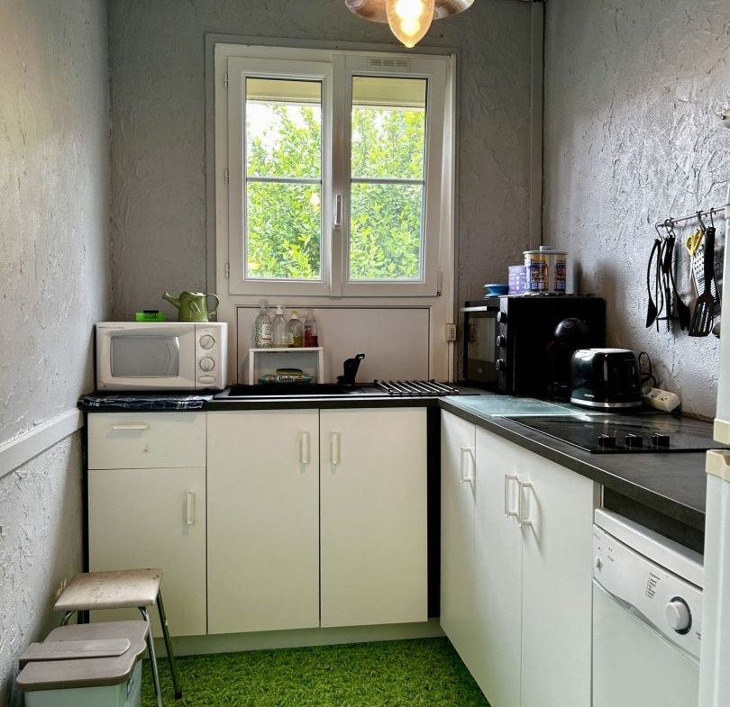 Maison 2 pièces de 43 m² à Deauville, plain-pied avec jardin et terrasse en bois exposée sud, proche centre-ville.