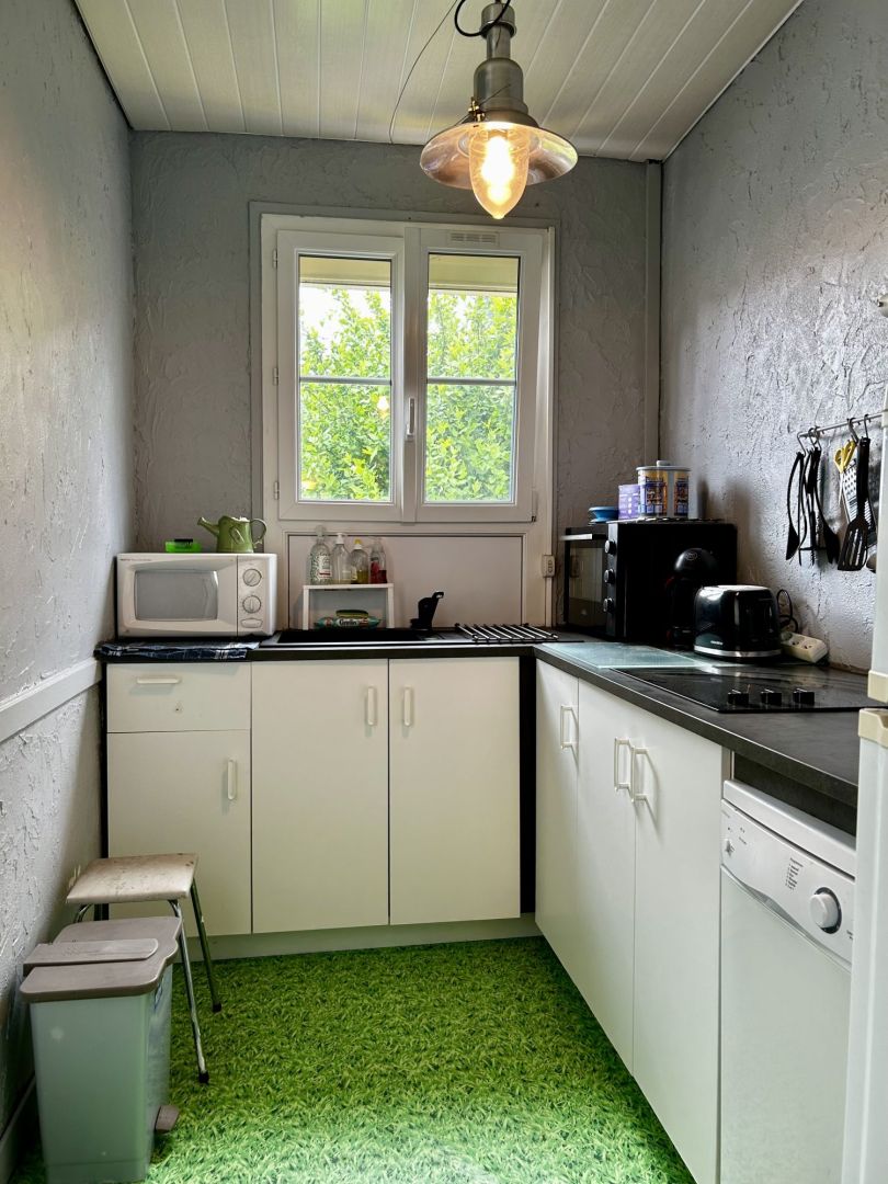 Maison 2 pièces de 43 m² à Deauville, plain-pied avec jardin et terrasse en bois exposée sud, proche centre-ville.