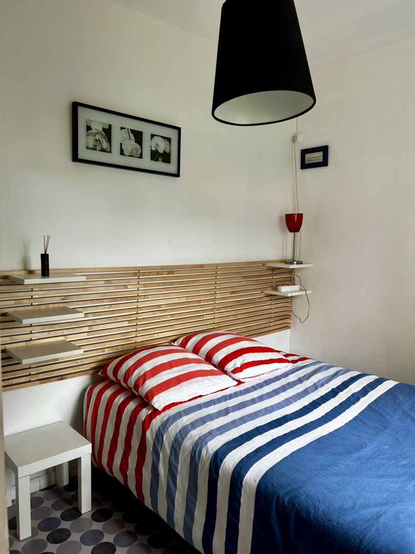 Maison 2 pièces de 43 m² à Deauville, plain-pied avec jardin et terrasse en bois exposée sud, proche centre-ville.