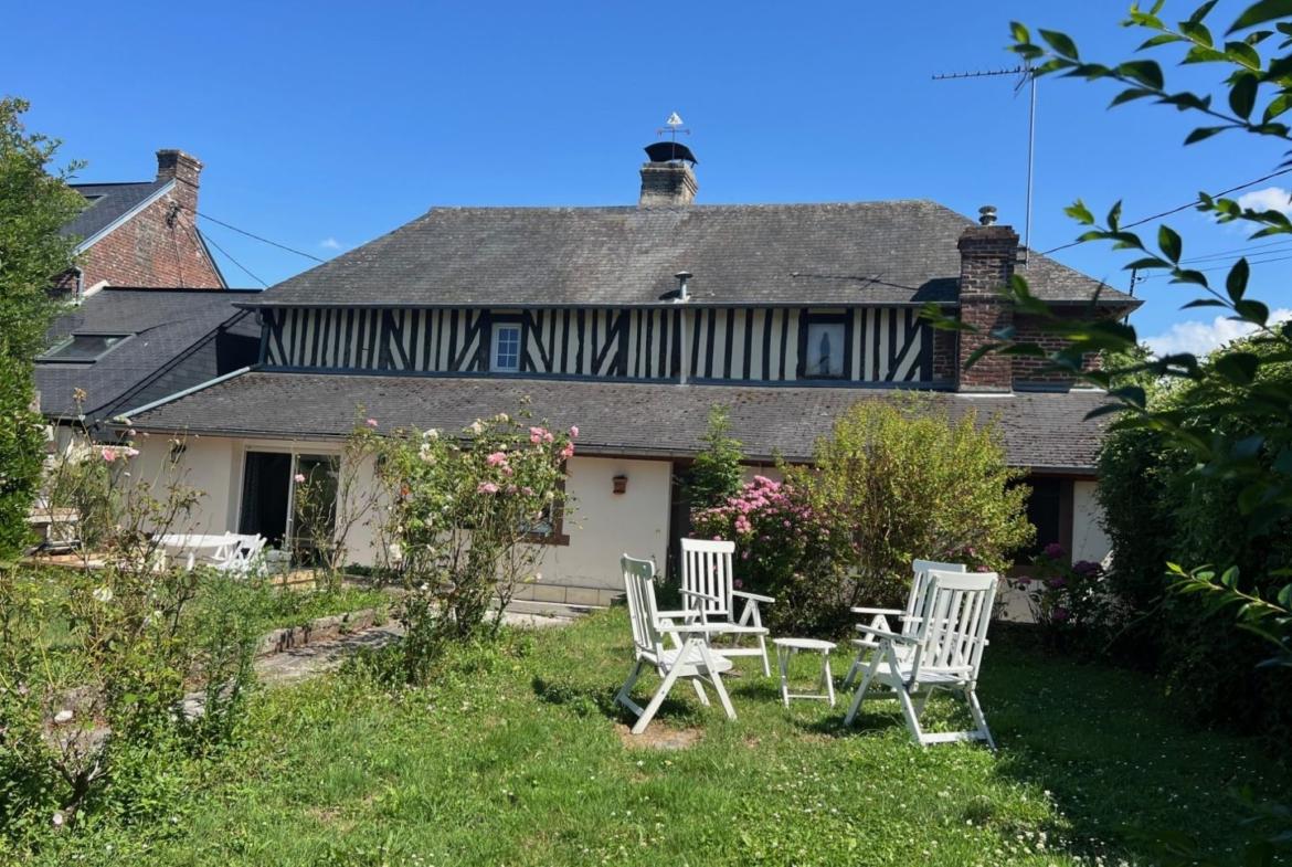 Maison de 120 m² à Blonville-sur-Mer, avec 4 pièces, jardin clos de 460 m², cheminée, terrasse et garage.