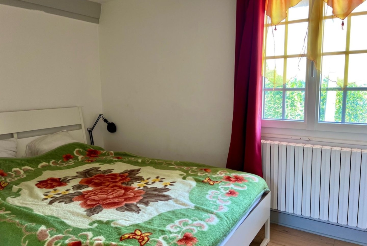 Maison de 120 m² à Blonville-sur-Mer, avec 4 pièces, jardin clos de 460 m², cheminée, terrasse et garage.