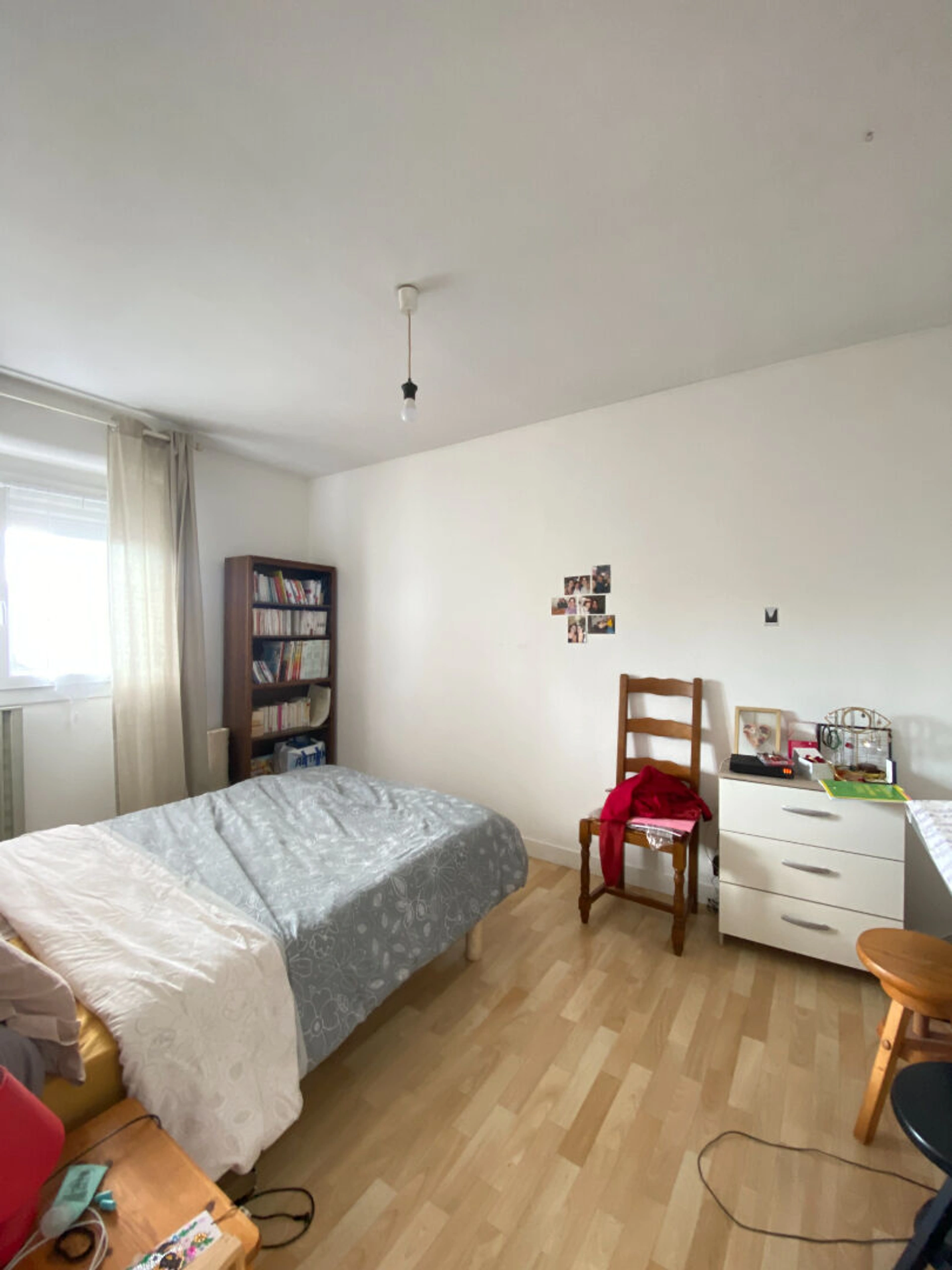 Appartement T2 à vendre de 50 m² à Saint-Brieuc, avec balcon, cuisine séparée et séjour lumineux, idéal pour investissement locatif.