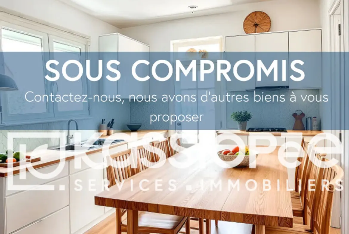 Maison 5 pièces de 98 m² à Saint‑Brieuc, terrain de 318 m², garage, séjour parqueté, véranda exposition Sud-Ouest, possibilité d’aménagement à l’étage.