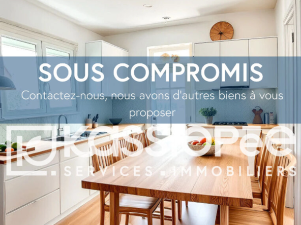 Maison 5 pièces de 98 m² à Saint‑Brieuc, terrain de 318 m², garage, séjour parqueté, véranda exposition Sud-Ouest, possibilité d’aménagement à l’étage.